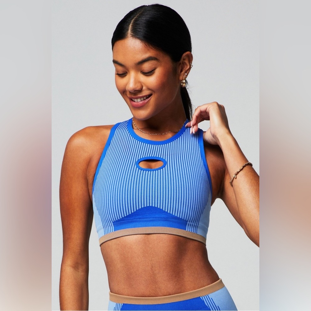 Fabletics Seamless Fusion Low Impact Bra | XSmall | Luminary/Bali Blue/Quicksand